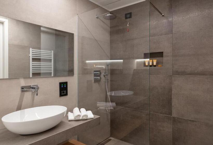 סוויטת ג'וניור דלוקס, Nodo