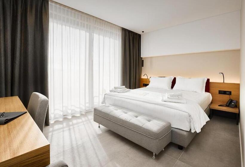 חדר משפחתי, Nodo