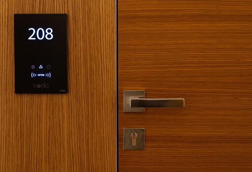 חדר משפחתי, Nodo