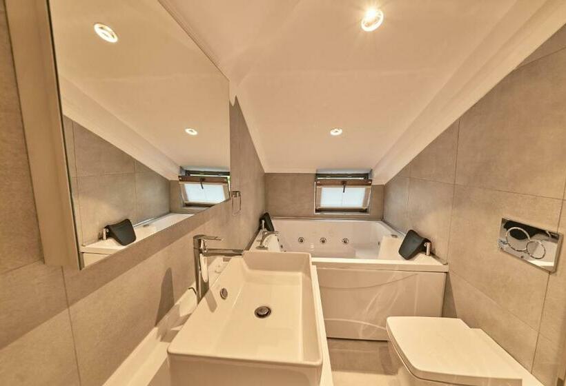 Deluxe Triple Room, Selini Hotel İstanbul Airport