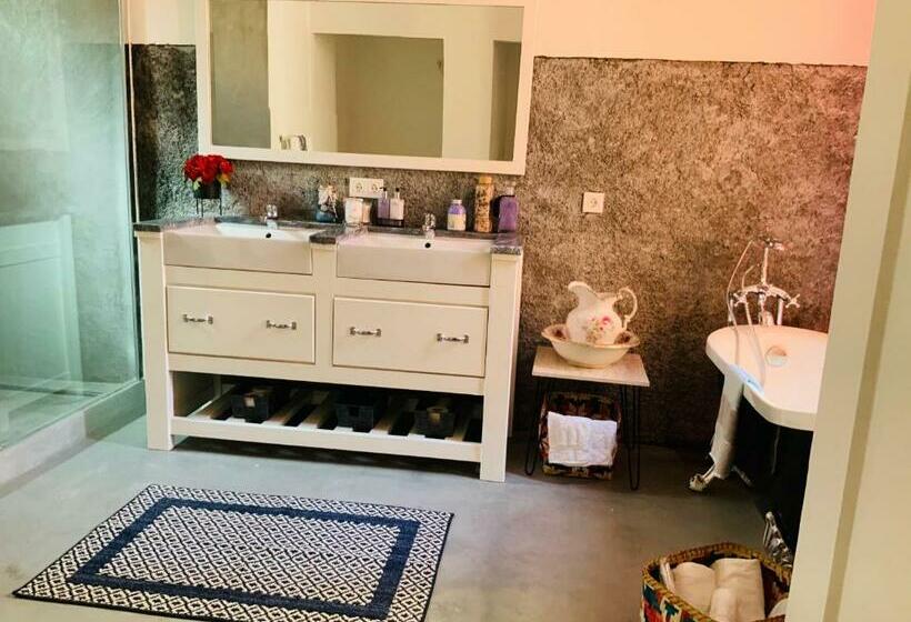 اتاق استاندارد, Techas City Center Luxurious Suite