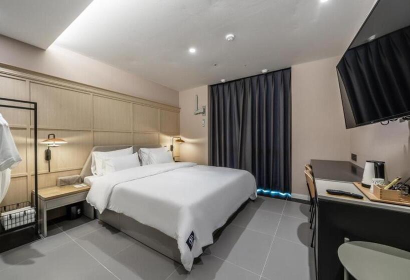 Номер Стандарт, Brown Dot Hotel Sajik Baseball Stadium