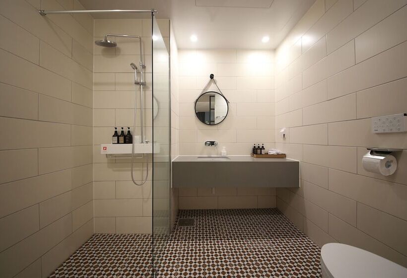 Номер Стандарт, Brown Dot Hotel Sajik Baseball Stadium