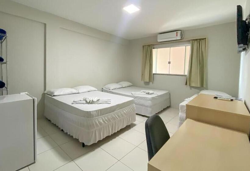 غرفة قياسية ثلاثية, Center Plaza