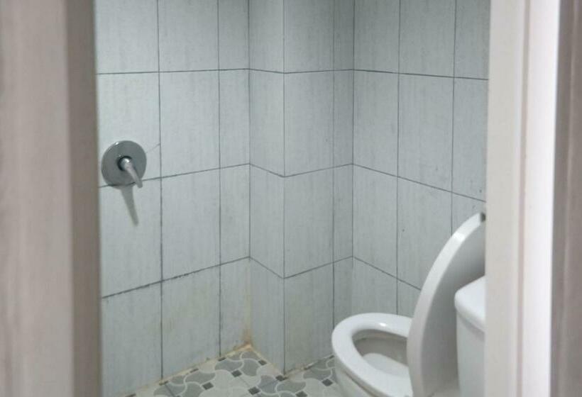 スタンダードルーム, Reddoorz At Jalan Somba Opu Losari