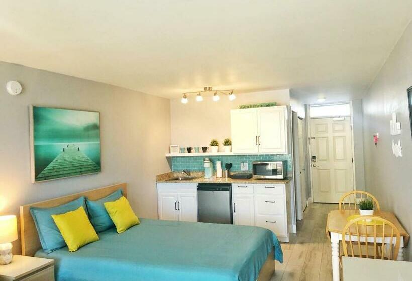 إستوديو سوبيريور, Pirates Cove Resort Studios!