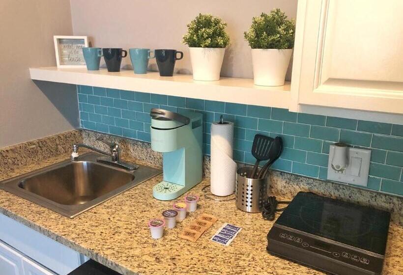 إستوديو سوبيريور, Pirates Cove Resort Studios!