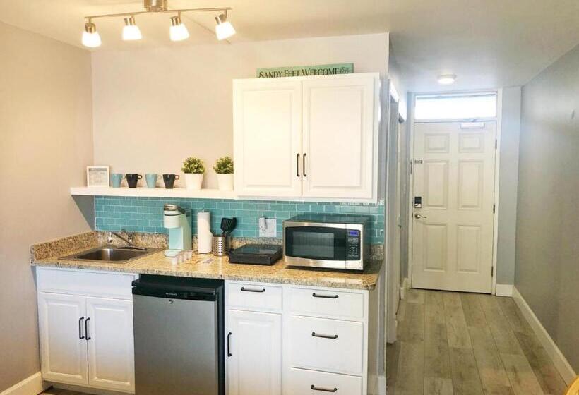 إستوديو سوبيريور, Pirates Cove Resort Studios!