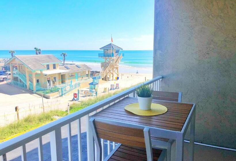 إستوديو سوبيريور, Pirates Cove Resort Studios!