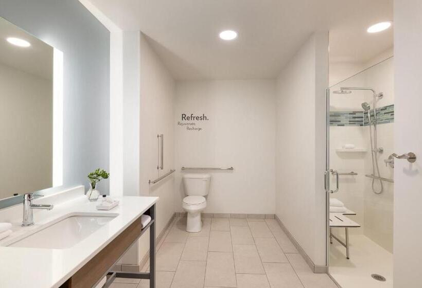 适合残疾人使用的标准间, Staybridge Suites Rochester   Mayo Clinic Area, An Ihg