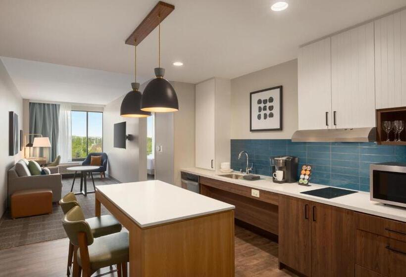 带大床的套房, Staybridge Suites Rochester   Mayo Clinic Area, An Ihg