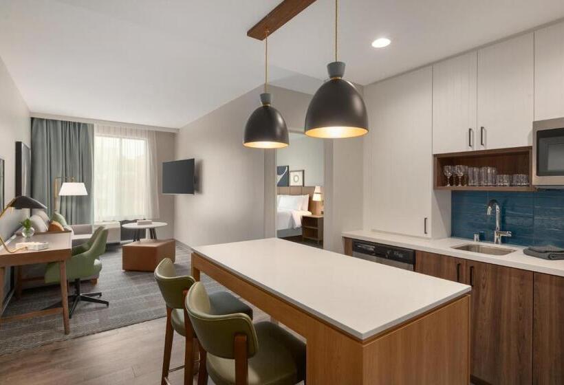 带大床的套房, Staybridge Suites Rochester   Mayo Clinic Area, An Ihg