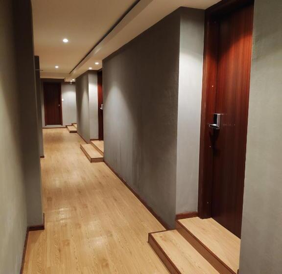 اتاق خانوادگی, Ez Suites