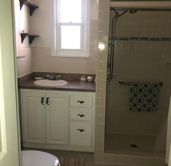 غرفة قياسية سرير كينج لذوى الإحتياجات الخاصة, Ardendales