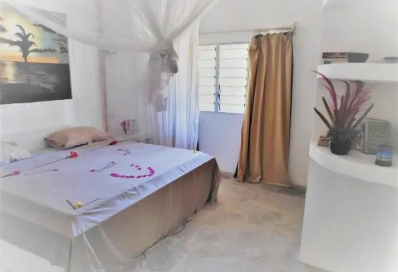 اتاق سوپریور با تخت بزرگ, Kimya House, Watamu