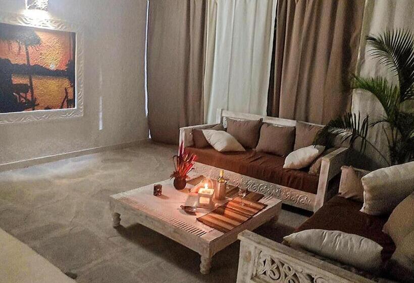 اتاق سوپریور با تخت بزرگ, Kimya House, Watamu