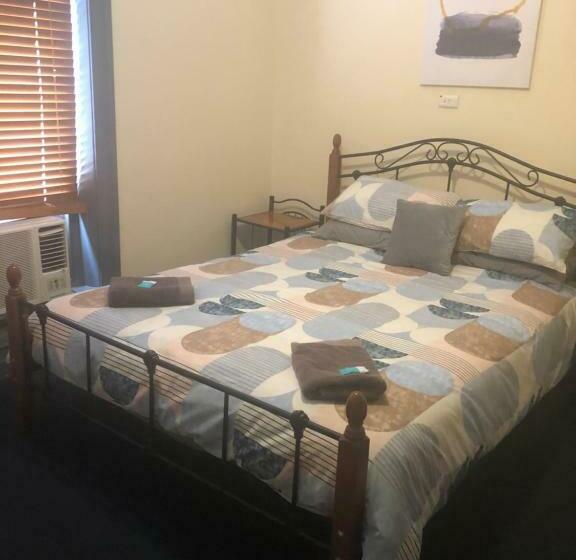 带共用浴室的标准房间, Cornucopia