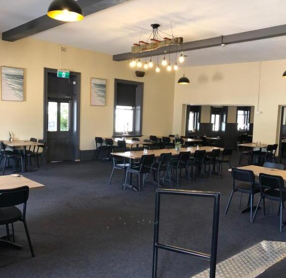 标准单人间共用浴室, Cornucopia