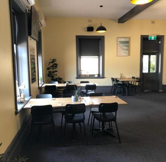 标准单人间共用浴室, Cornucopia