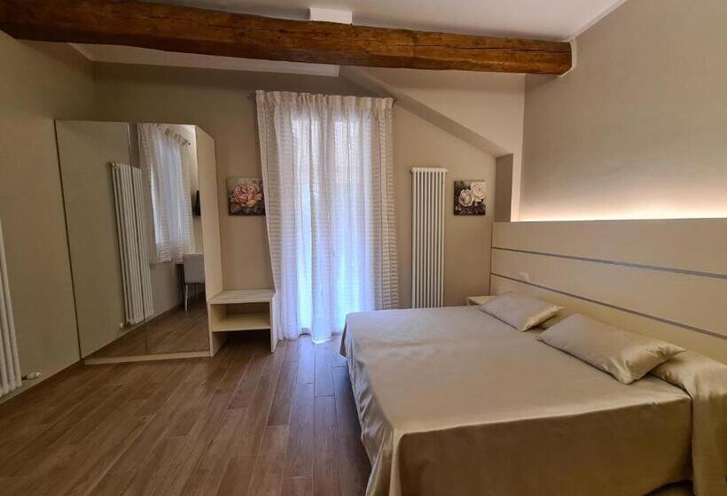 Standard Triple Room with Terrace, La Magnolia B&b