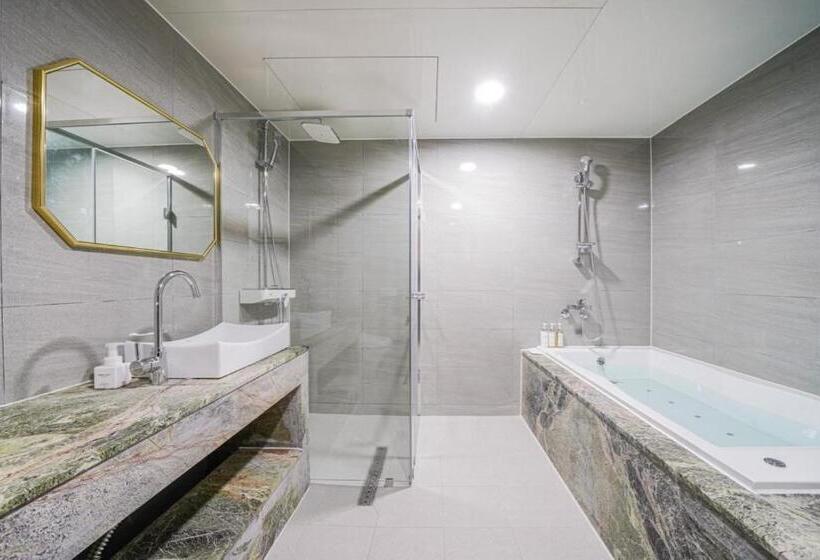 Люкс, The Stone Bridge Hotel Dongnae