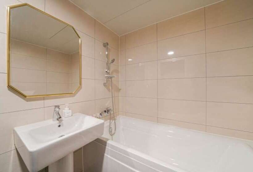 اتاق استاندارد, The Stone Bridge Hotel Dongnae