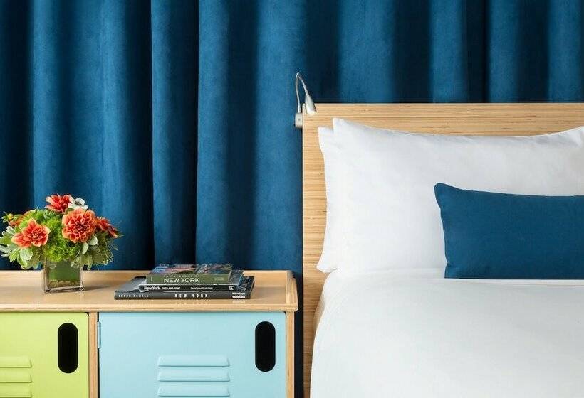 高级大房间, Arthouse