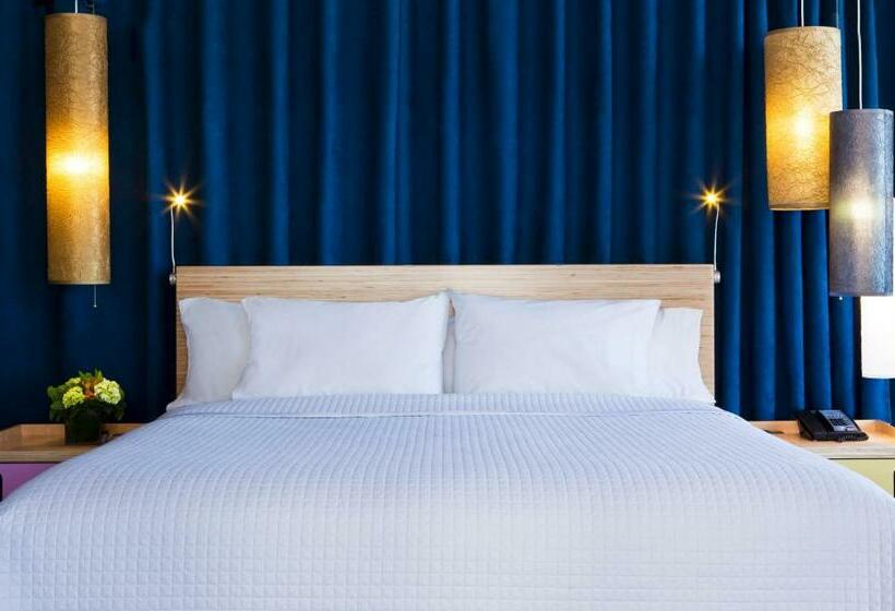 小型套房, Arthouse