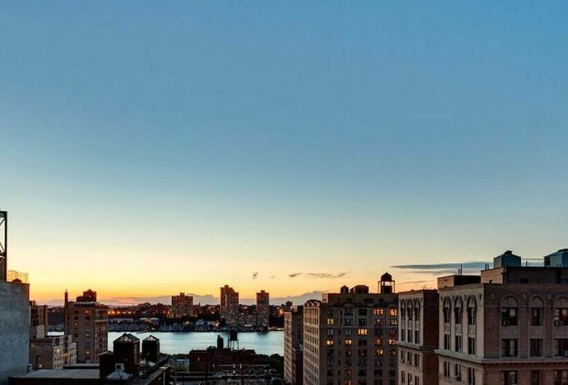 带露台的标准工作室, Arthouse