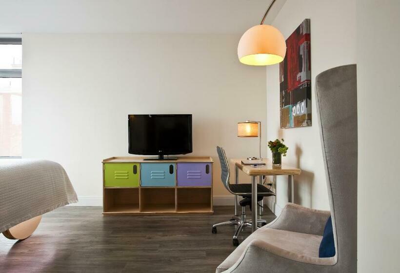 标准间带露台, Arthouse