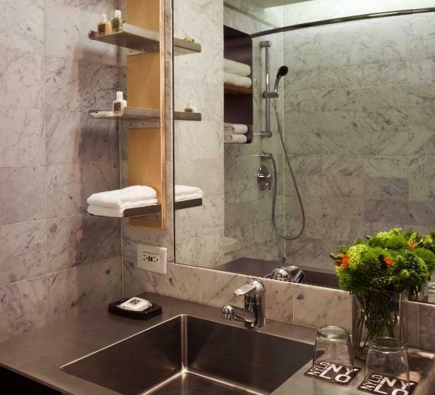 带大床的高级房间, Arthouse