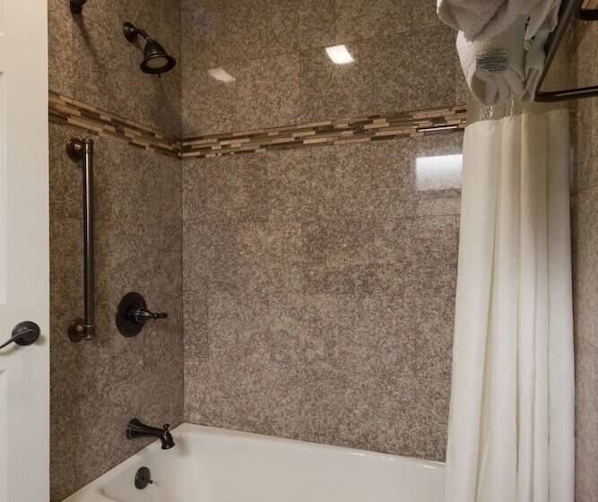 带2个双人床的标准工作室, Carmel Inn & Suites