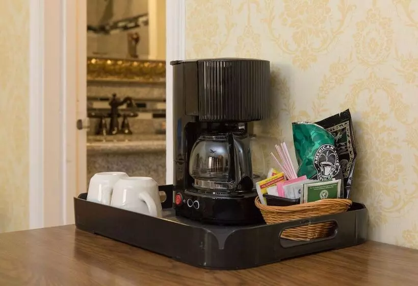 اتاق استاندارد با 2 تخت دوبل, Carmel Inn & Suites