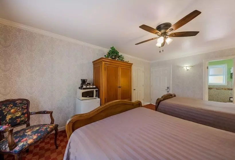 اتاق استاندارد با 2 تخت دوبل, Carmel Inn & Suites