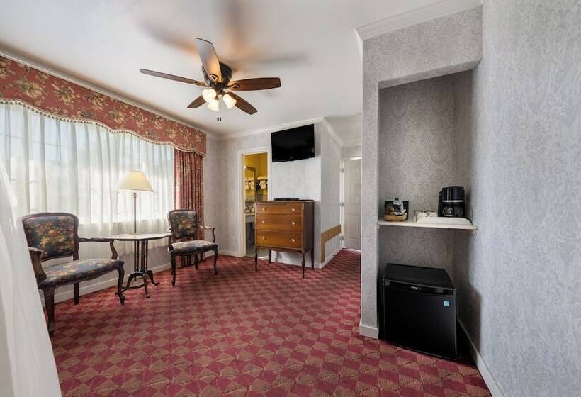 디럭스 룸, Carmel Inn & Suites