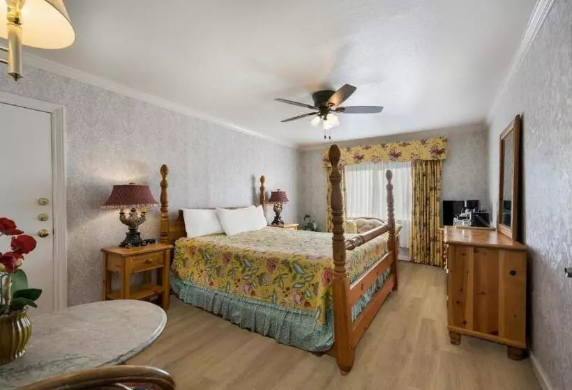 اتاق استاندارد با تخت بزرگ, Carmel Inn & Suites