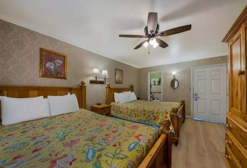 اتاق استاندارد, Carmel Inn & Suites