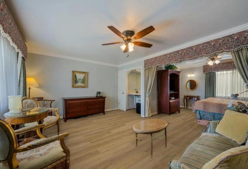 带大床的套房, Carmel Inn & Suites