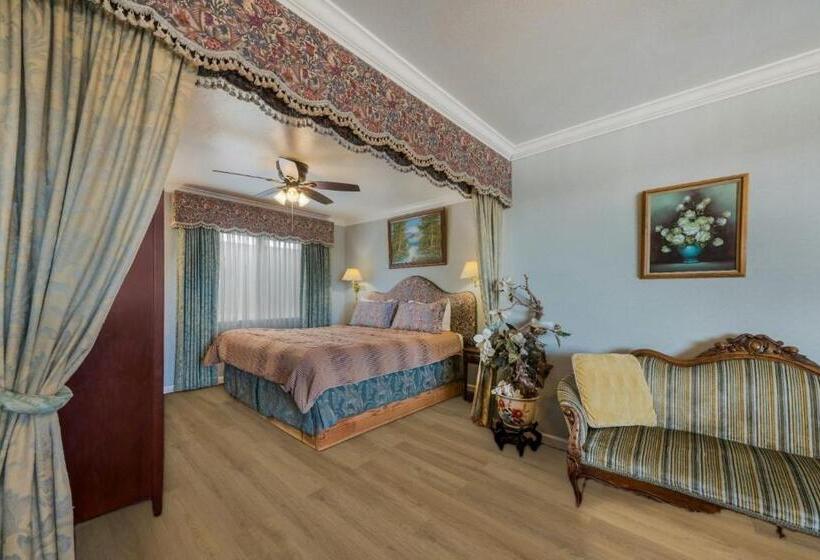 Люкс Кровать Кинг, Carmel Inn & Suites