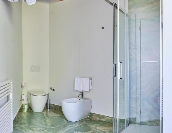 디럭스 룸, Palazzo Viviani Castello Di Montegridolfo