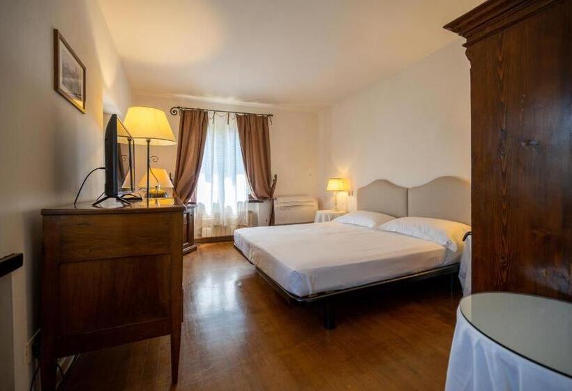 패밀리 룸, Palazzo Viviani Castello Di Montegridolfo