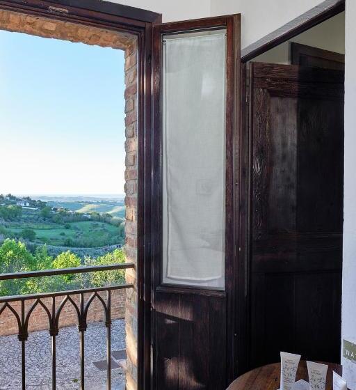 스탠다드 스튜디오, Palazzo Viviani Castello Di Montegridolfo