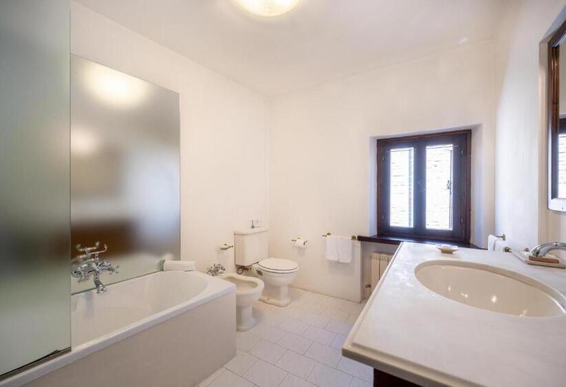 スタンダードスタジオ, Palazzo Viviani Castello Di Montegridolfo