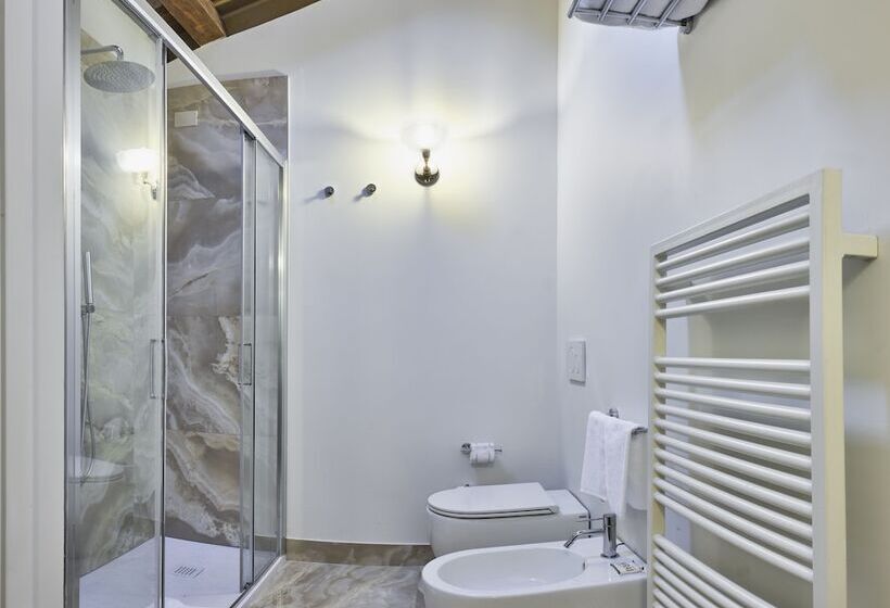 디럭스 룸, Palazzo Viviani Castello Di Montegridolfo