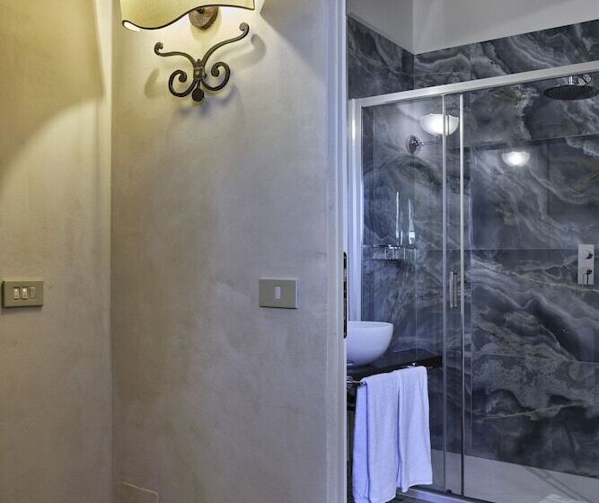 スタンダードスタジオ, Palazzo Viviani Castello Di Montegridolfo