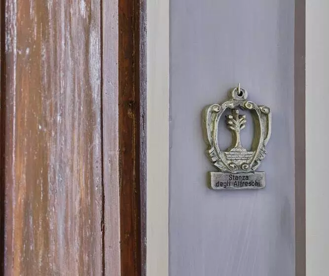 Standard-studio, Palazzo Viviani Castello Di Montegridolfo