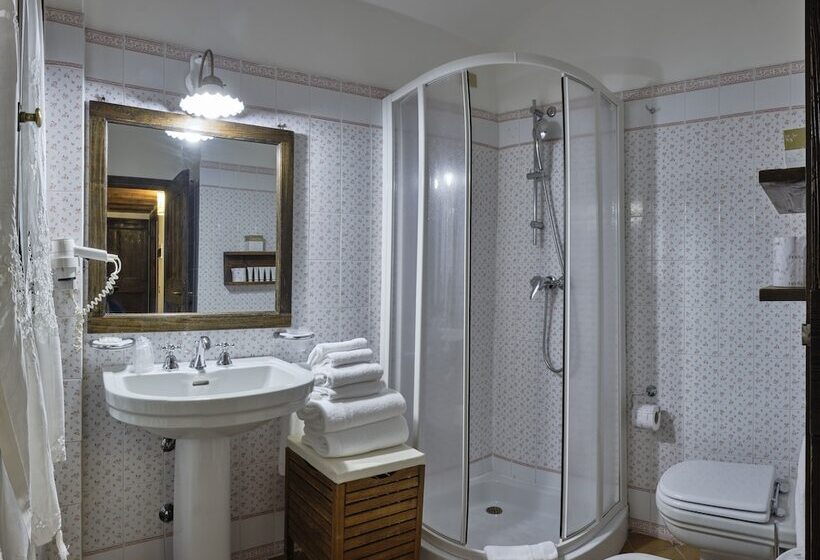 패밀리 룸, Palazzo Viviani Castello Di Montegridolfo