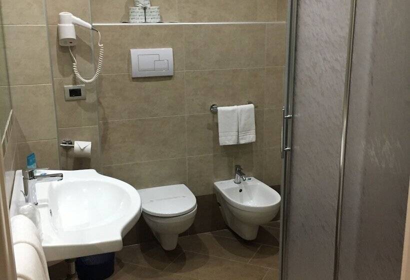 اتاق استاندارد, Club Kennedy