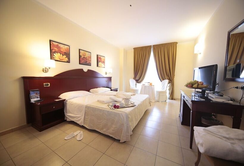 اتاق استاندارد, Club Kennedy