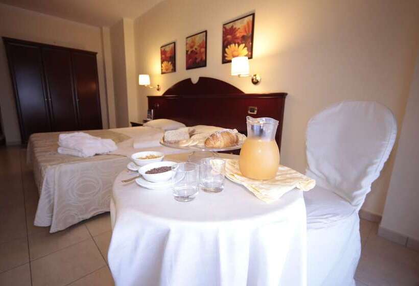 اتاق استاندارد, Club Kennedy